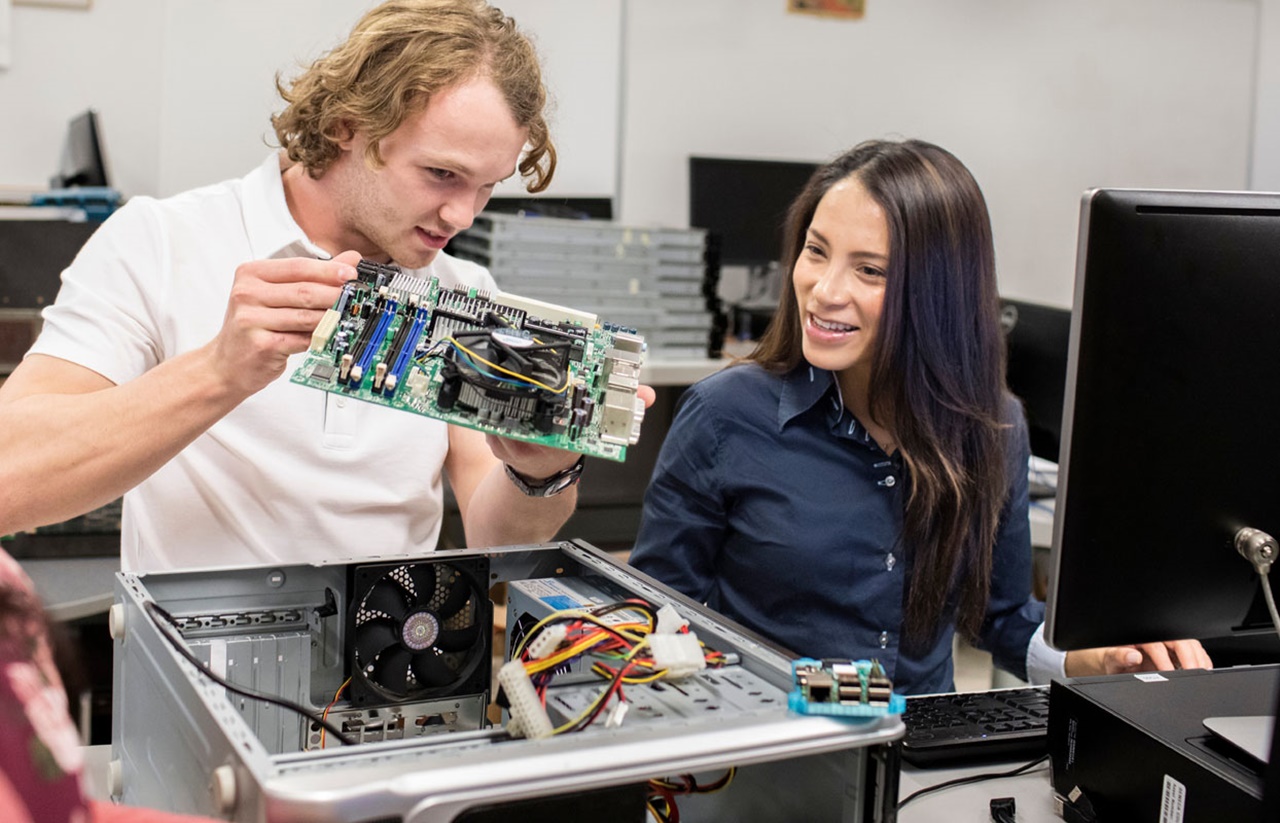 Put in the computer. Practical Training. Персонал компьютер система катарында. Computerized System. Компьютерные науки Озон.